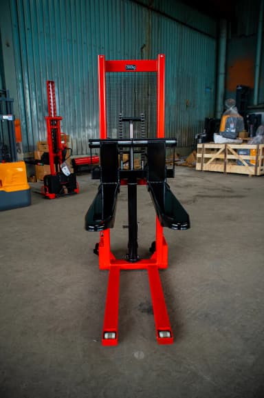 Штабелер гидравлический 2,0 т 1,6 м TOR CTY-E с раздвижными вилами — фото 9